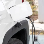 Moro em apartamento sem carregador: posso ter um carro elétrico?